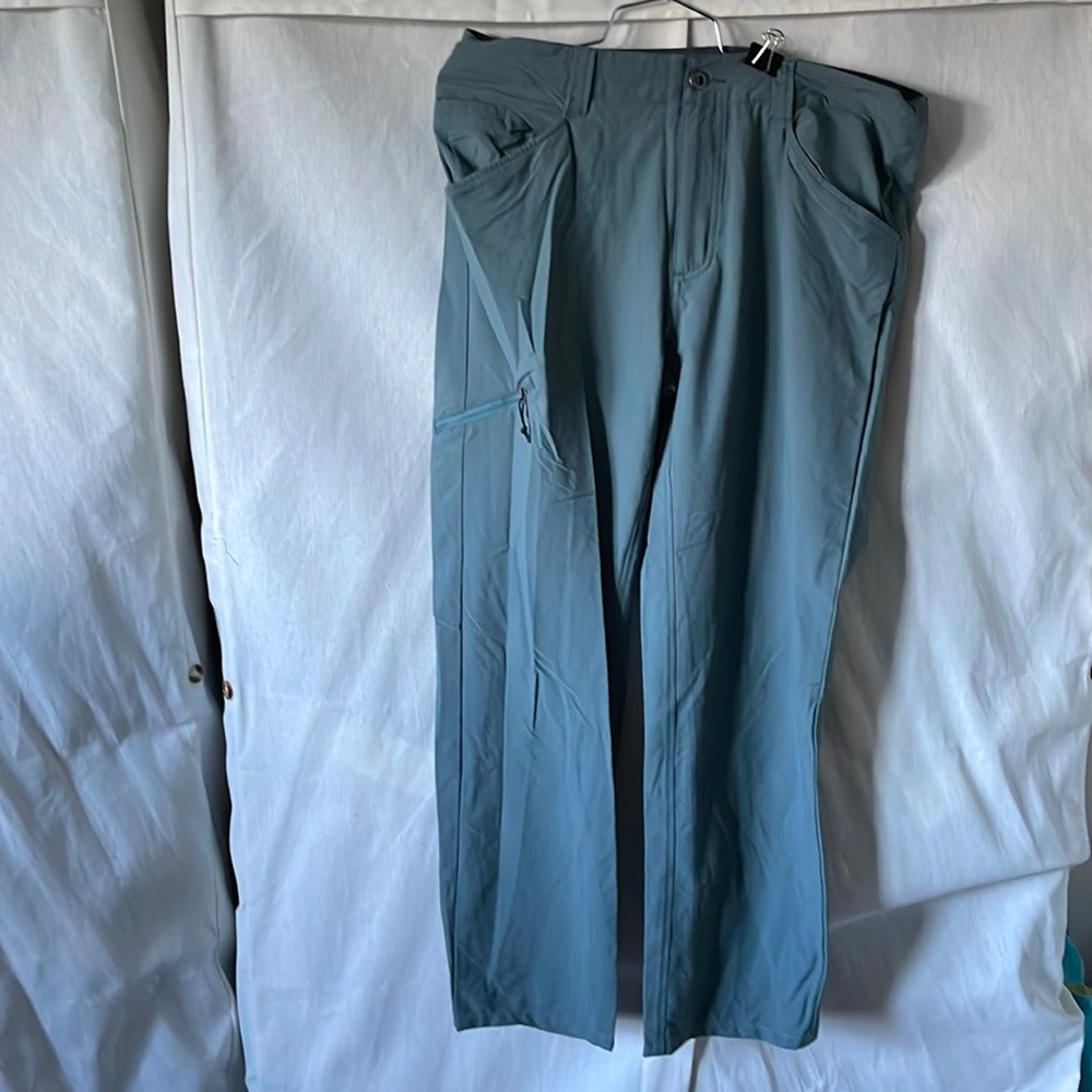 NWOT Men’s lightweight Patagonia pants nylon spandex blend